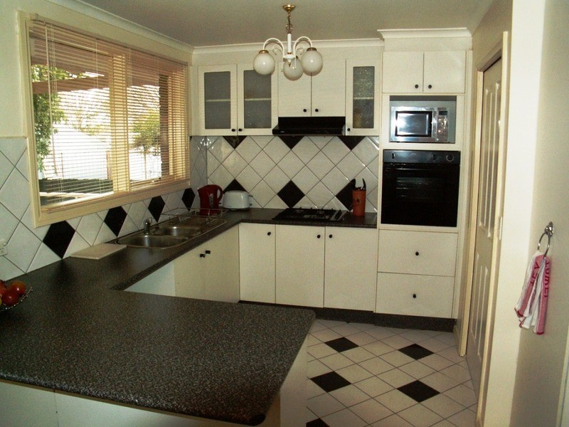 72 Station Road, Melton South VIC 3338