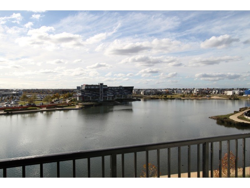 76 The  Esplanade, Caroline Springs VIC 3023