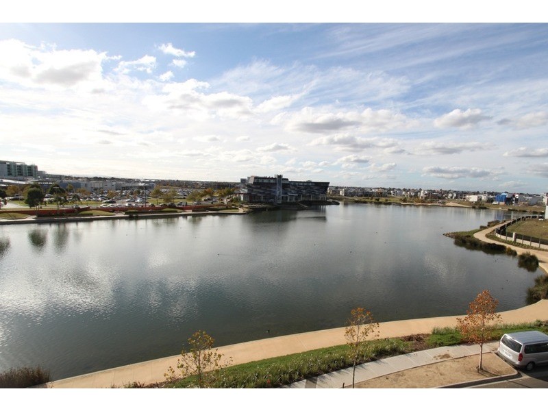 76 The  Esplanade, Caroline Springs VIC 3023