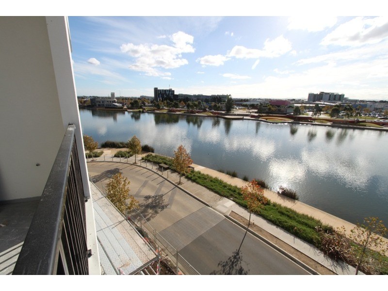 76 The  Esplanade, Caroline Springs VIC 3023