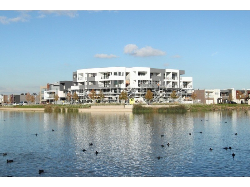 76 The  Esplanade, Caroline Springs VIC 3023