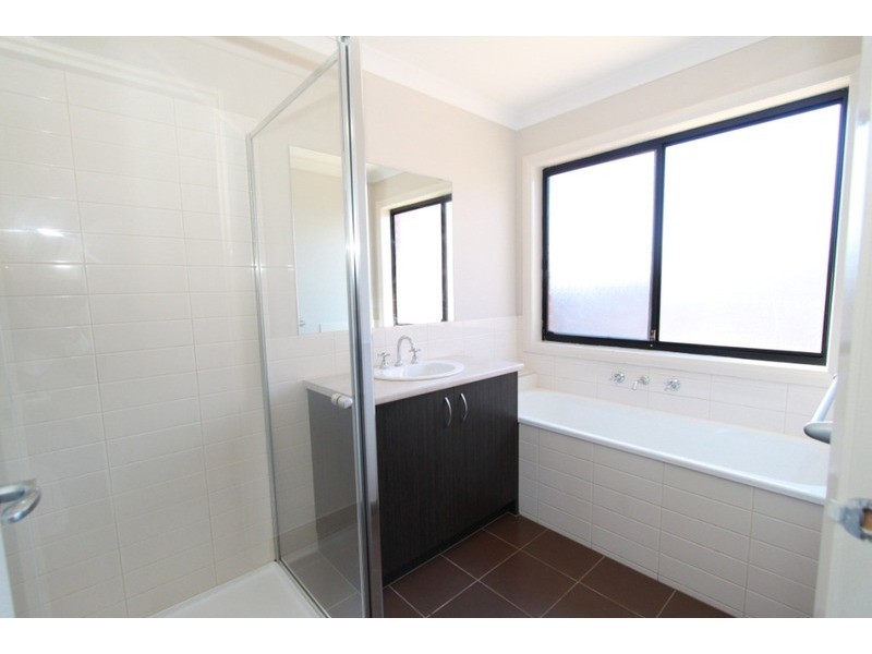 12/20-22 Roslyn Park Drive, Melton West VIC 3337