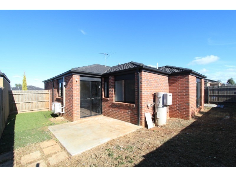 12/20-22 Roslyn Park Drive, Melton West VIC 3337