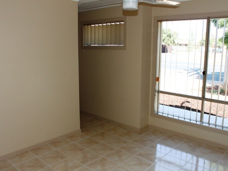 1/2 Fraser Street, Melton South VIC 3338