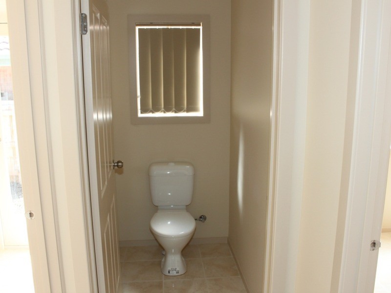 1/2 Fraser Street, Melton South VIC 3338