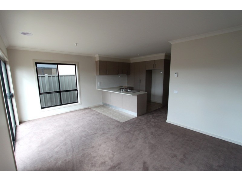 8/21-29 Lakewood Boulevard, Melton VIC 3337