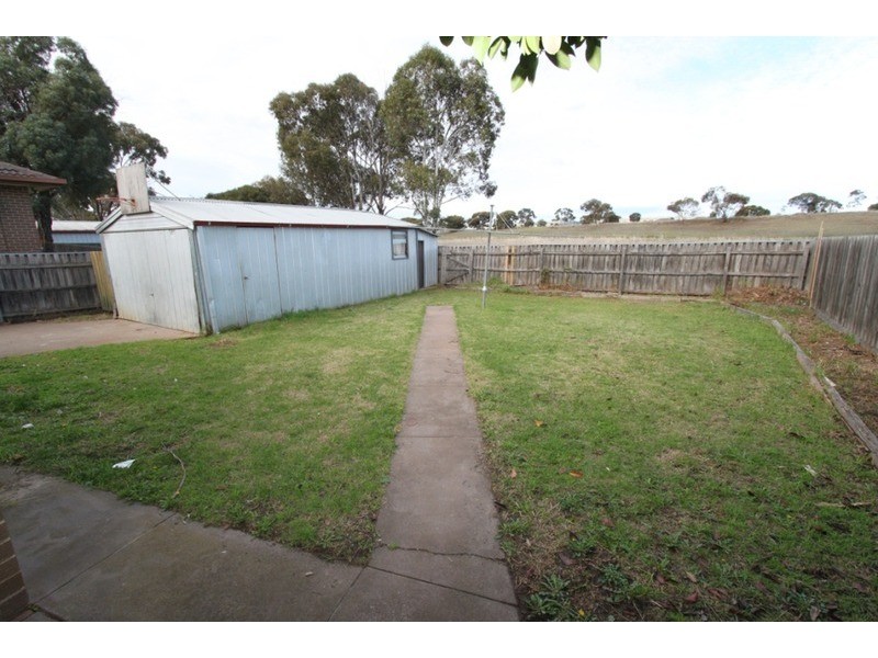13 Gretel Grove, Melton VIC 3337