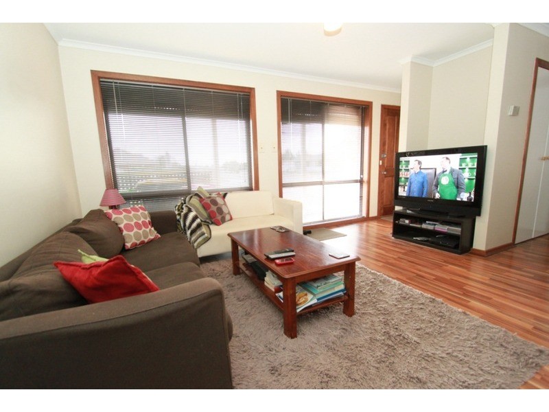 1/58 Andrew Street, Melton South VIC 3338