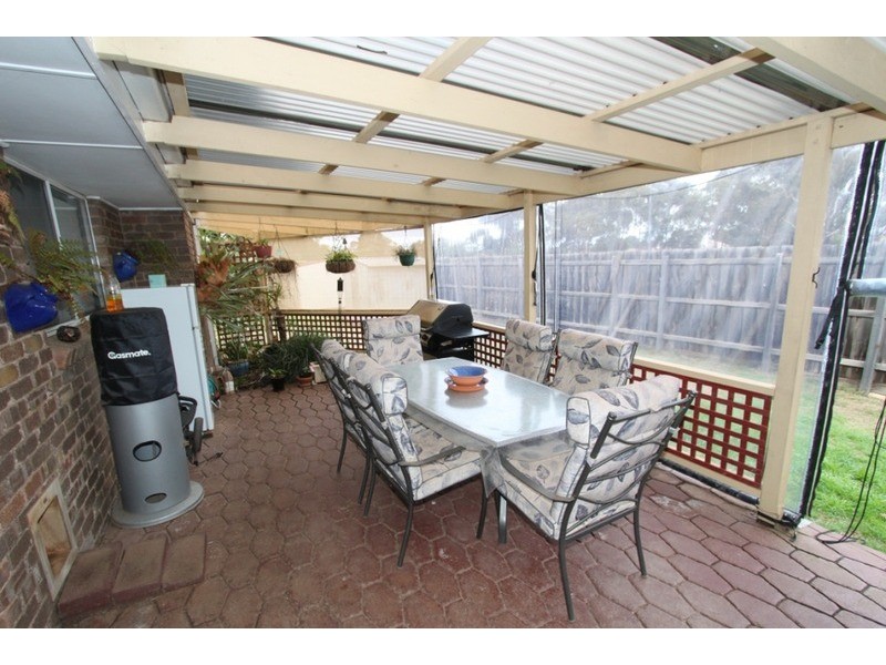 2 Teresa  Place, Melton West VIC 3337