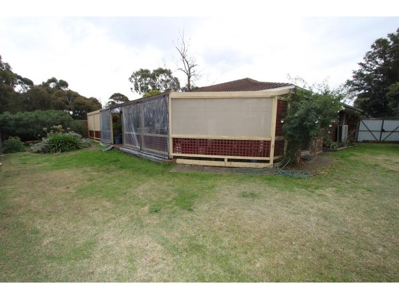 2 Teresa  Place, Melton West VIC 3337