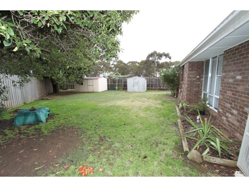 2 Teresa  Place, Melton West VIC 3337