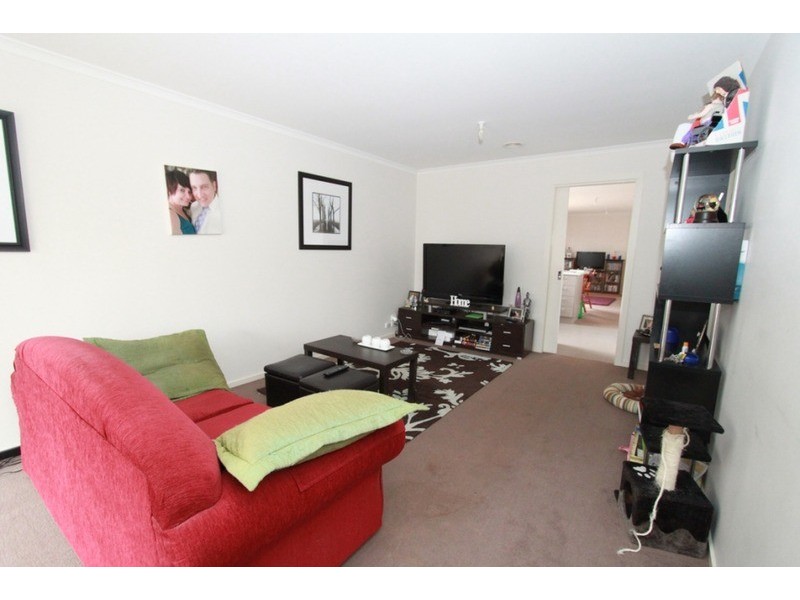 2/16 Linda Place, Melton VIC 3337