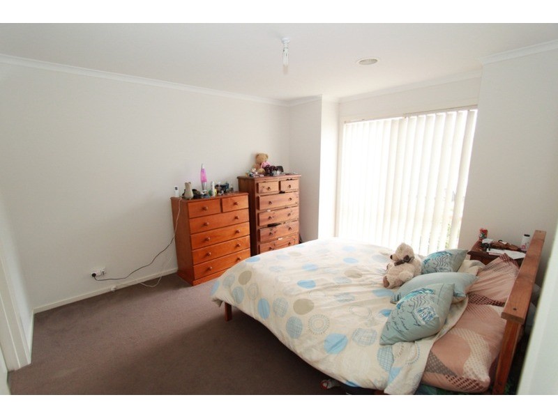 2/16 Linda Place, Melton VIC 3337