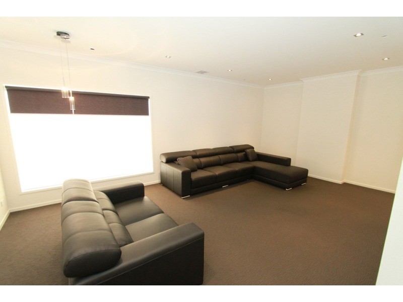 14 Benalla Avenue, Eynesbury VIC 3338
