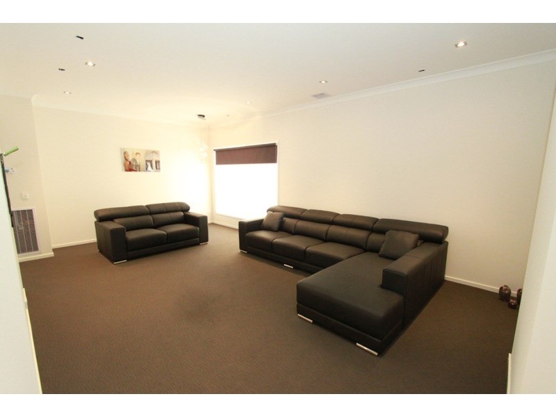 14 Benalla Avenue, Eynesbury VIC 3338