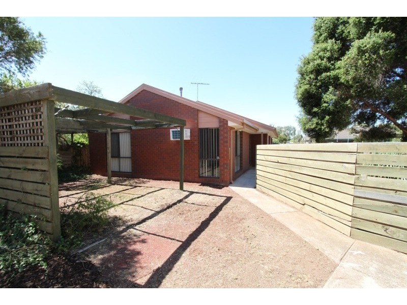 13 Barnong  Close, Kurunjang VIC 3337
