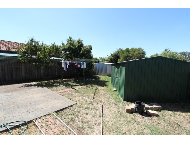 13 Barnong  Close, Kurunjang VIC 3337