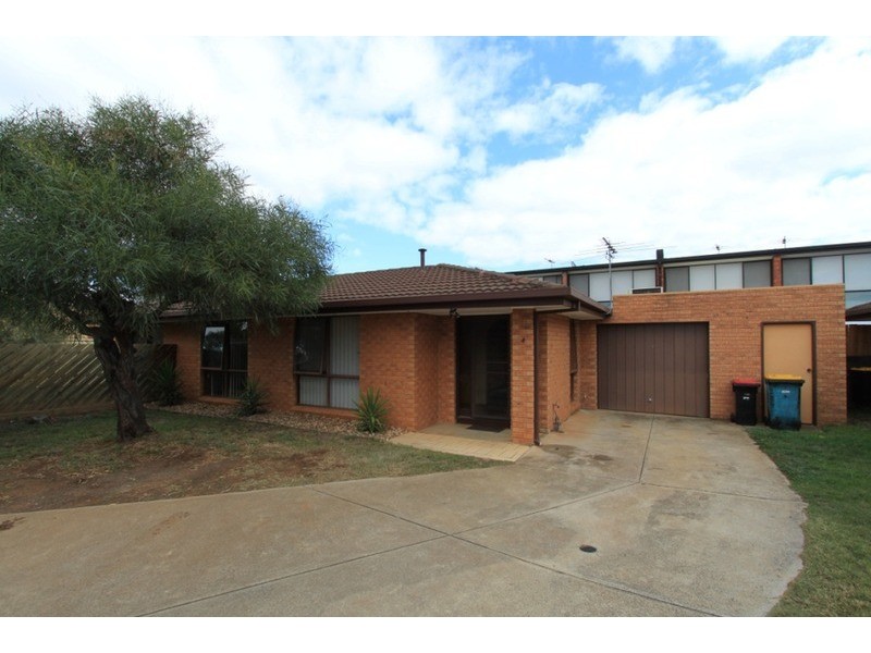 4/22 Creek Street, Melton South VIC 3338