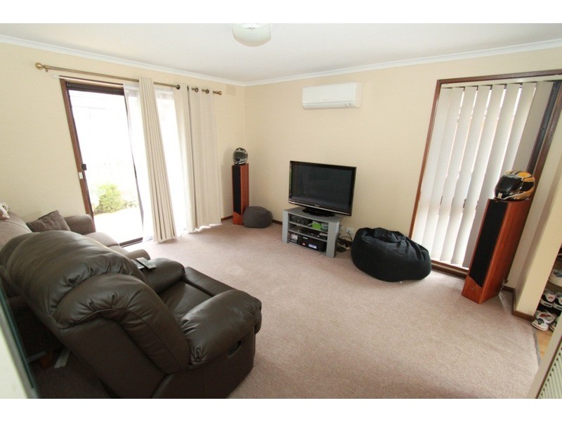 4/22 Creek Street, Melton South VIC 3338