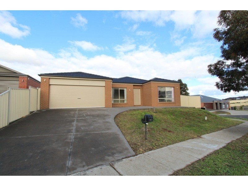 2 Themeda View, Melton West VIC 3337