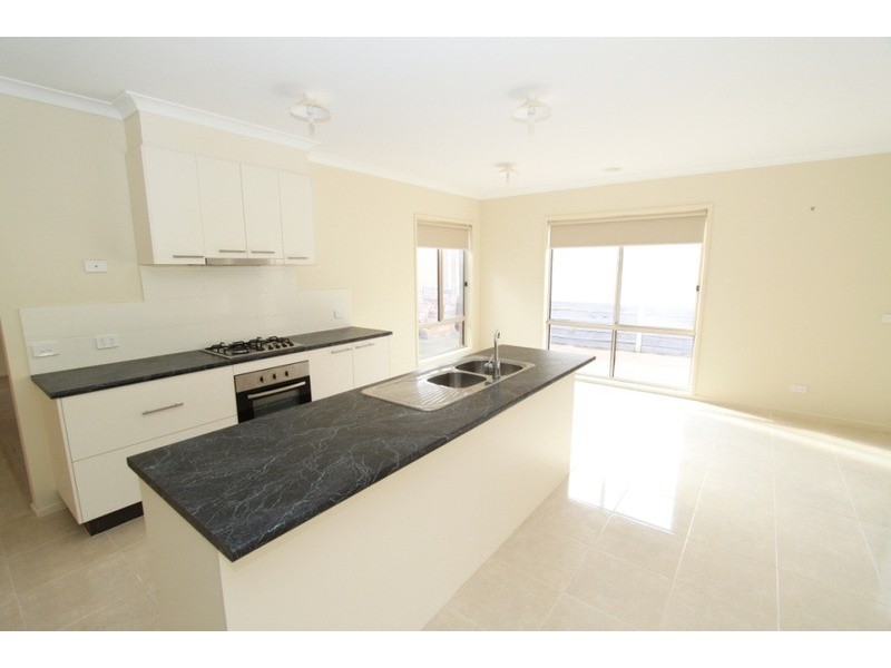 2 Themeda View, Melton West VIC 3337