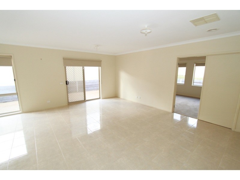 2 Themeda View, Melton West VIC 3337