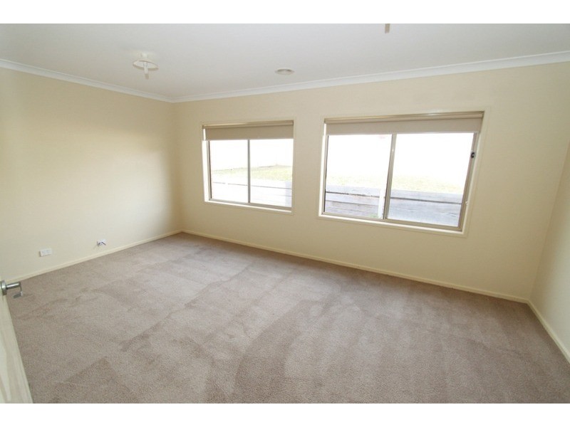 2 Themeda View, Melton West VIC 3337