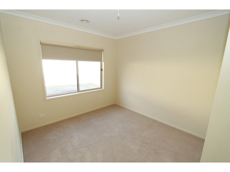 2 Themeda View, Melton West VIC 3337