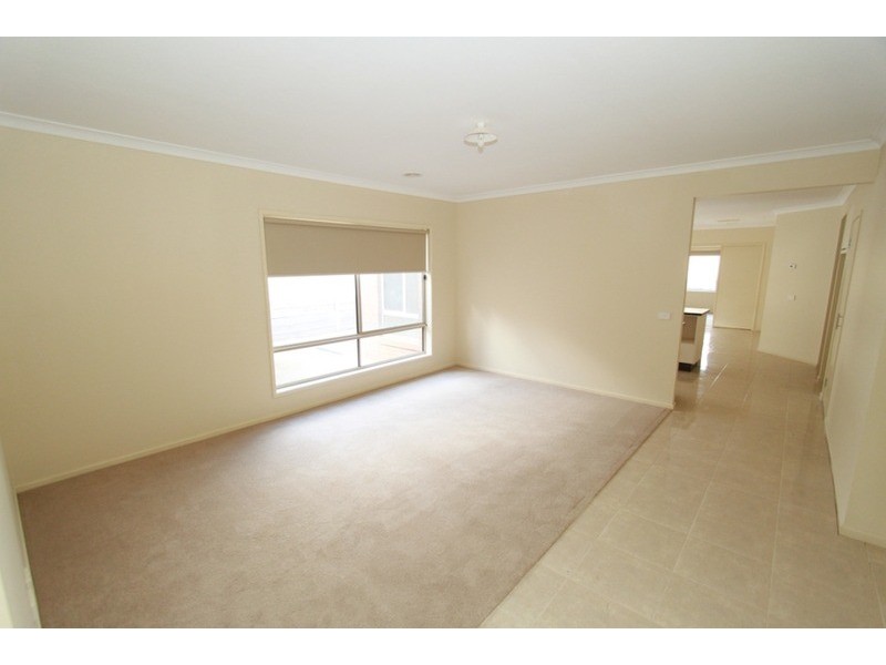 2 Themeda View, Melton West VIC 3337