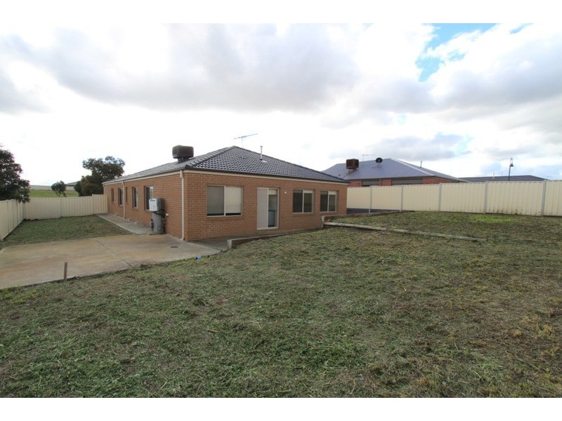 2 Themeda View, Melton West VIC 3337