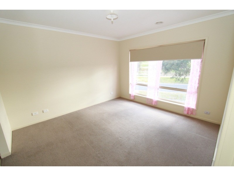 2 Themeda View, Melton West VIC 3337