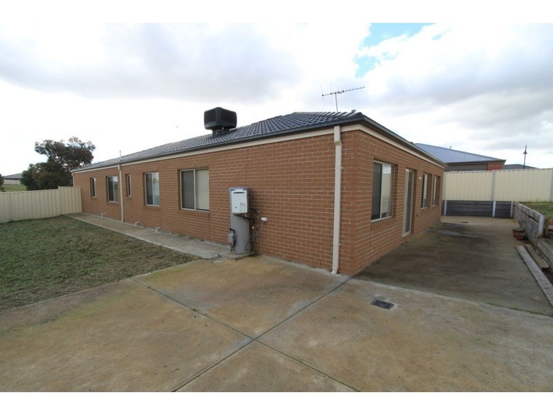2 Themeda View, Melton West VIC 3337