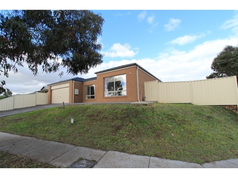 2 Themeda View, Melton West VIC 3337