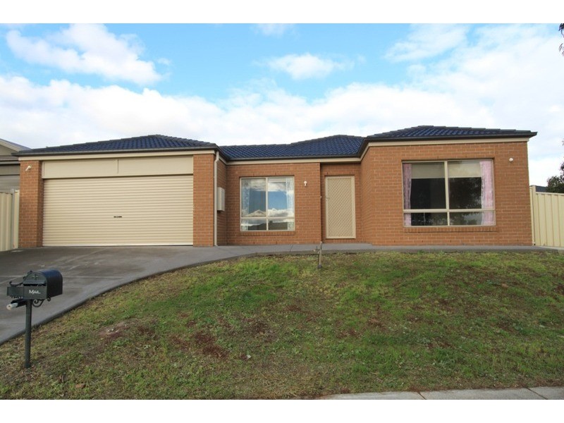 2 Themeda View, Melton West VIC 3337