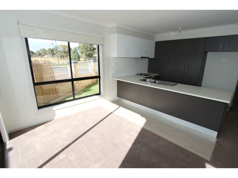 6/21-29 Lakewood Boulevard, Melton VIC 3337