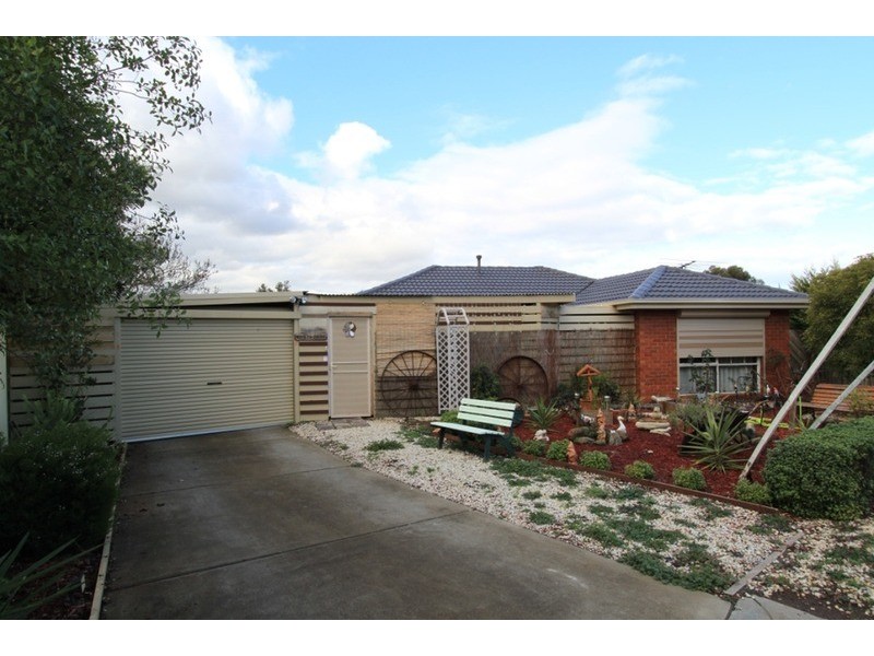3 Wilong  Close, Kurunjang VIC 3337