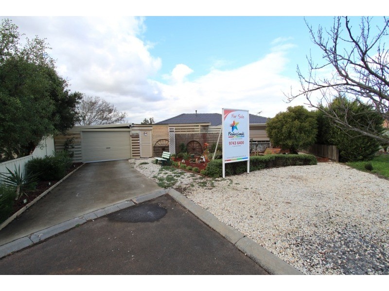 3 Wilong  Close, Kurunjang VIC 3337