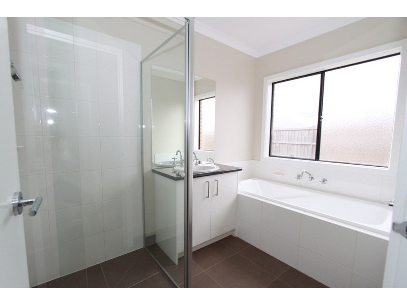 69 Gallery Avenue, Melton West VIC 3337