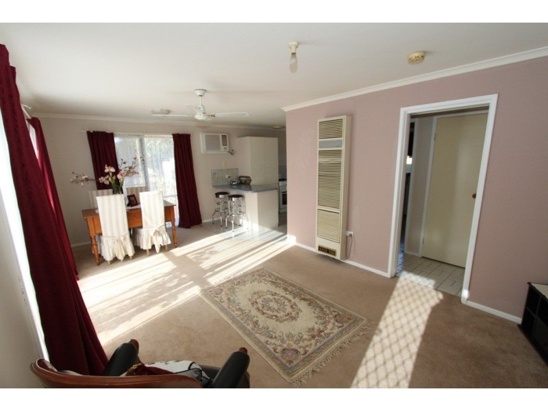 1/23 Hume Avenue, Melton South VIC 3338