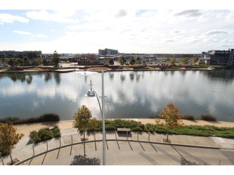 5/76 The Esplanade, Caroline Springs VIC 3023