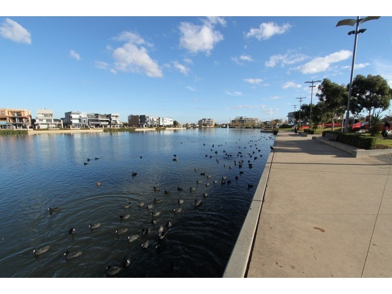 22/76 The Esplanade, Caroline Springs VIC 3023