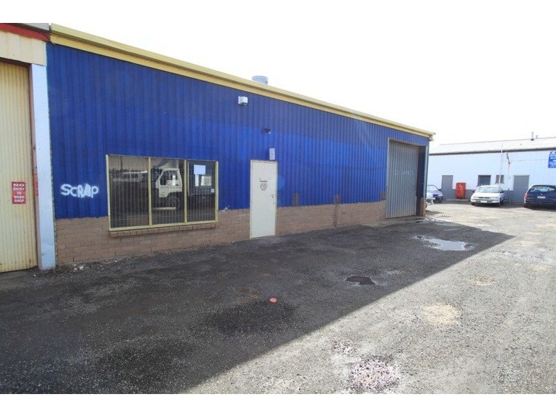 2/12 Reserve Road, Melton VIC 3337