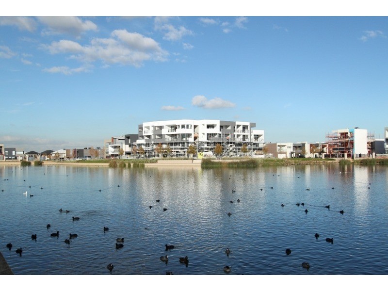 18/76 The Esplanade, Caroline Springs VIC 3023