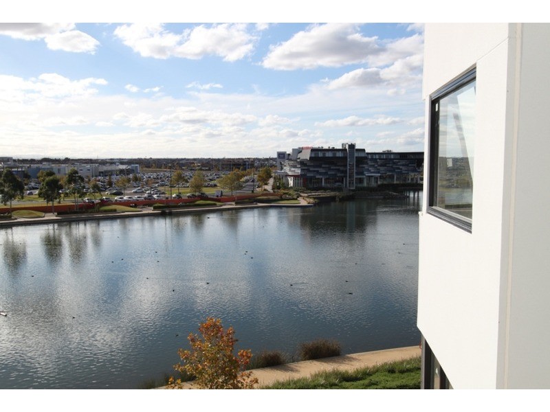6/76 The Esplanade, Caroline Springs VIC 3023