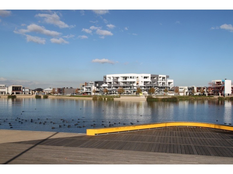 6/76 The Esplanade, Caroline Springs VIC 3023