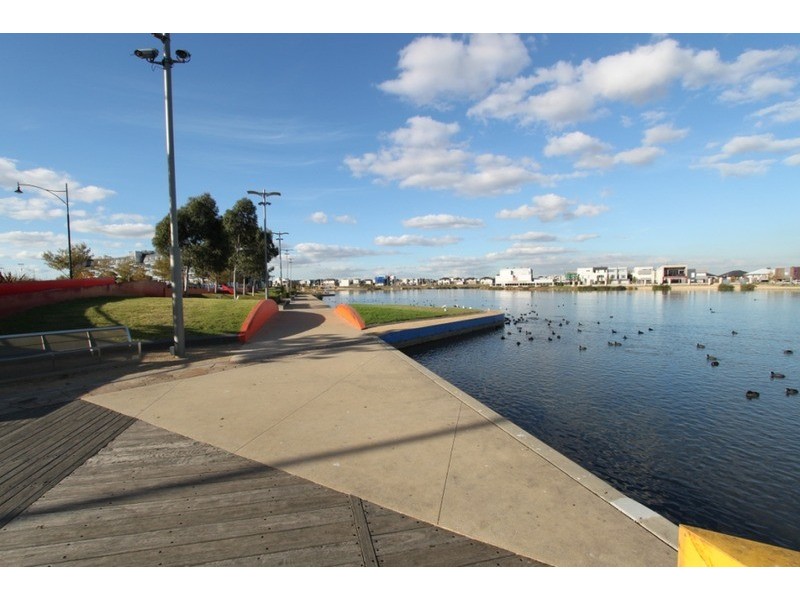 6/76 The Esplanade, Caroline Springs VIC 3023