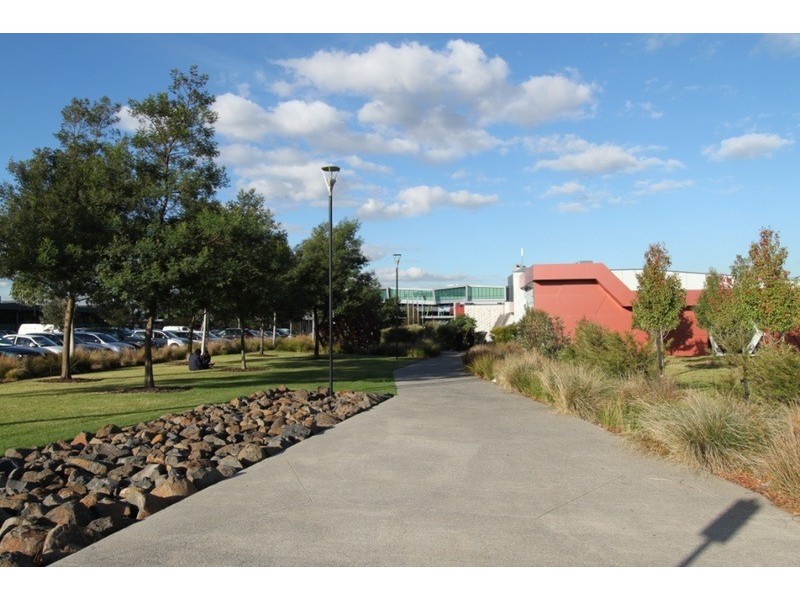 6/76 The Esplanade, Caroline Springs VIC 3023