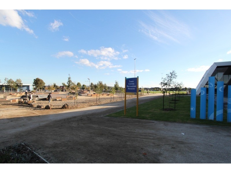 6/76 The Esplanade, Caroline Springs VIC 3023