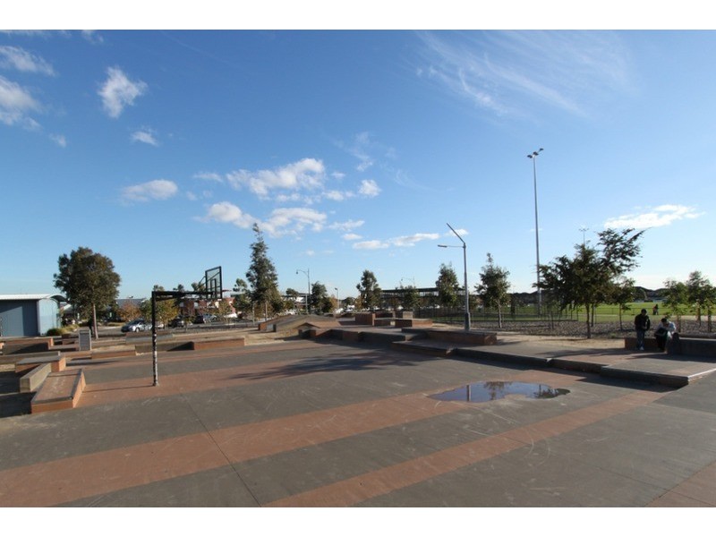 6/76 The Esplanade, Caroline Springs VIC 3023