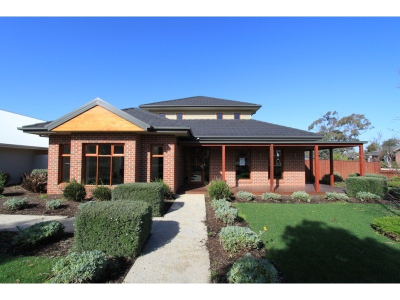 16 Walhalla  Drive, Eynesbury VIC 3338